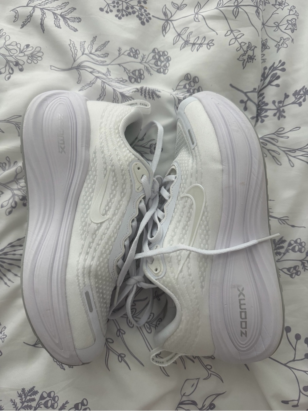 Nike vomero plus shoes